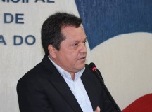 Justiça determina retorno do prefeito de Boca do Acre-AM ao cargo