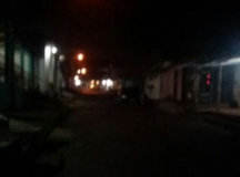 DESCASO: A falta de iluminação pública faz moradores pagarem por um serviço que não existe no Núcleo 16, em Manaus