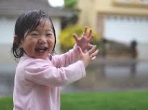 Dicas de cuidados com as crianças nos dias de chuva para evitar acidentes