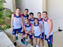 Em Manaus, time de vôlei Casa Miga homenageia vítimas de homotransfobia