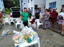 Arimateia Viana entrega cestas básicas para famílias em Manaus