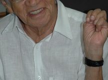 Morre o poeta Thiago de Mello aos 95 anos, em Manaus