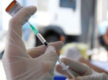 Primeiro dia da campanha estadual do Dia D de Vacinação Contra o Sarampo no Rio de Janeiro, caminhão itinerante da Secretaria Estadual de Saúde
