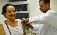 Covid-19: Rio aplica segundo reforço para idosos com 60 anos ou mais