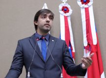 Após denúncias, deputado Thiago Abrahim pede que UEA cumpra cota de vagas na saúde para o interior do Amazonas