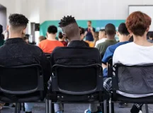Encontro debate importância do ensino de jornalismo diante de IA