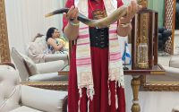 Gilciane Ribeiro Chaves leva som profético do Shofar ao Encontro dos Vasos em Manaus